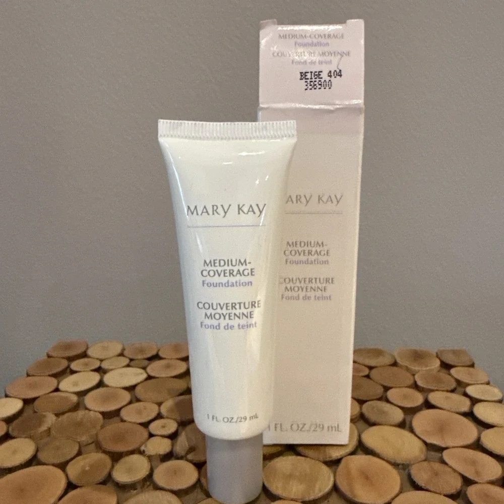 MARY KAY Medium-Coverage Foundation Beige 404 Liquid 1‎ fl oz. 356900 Gray Cap